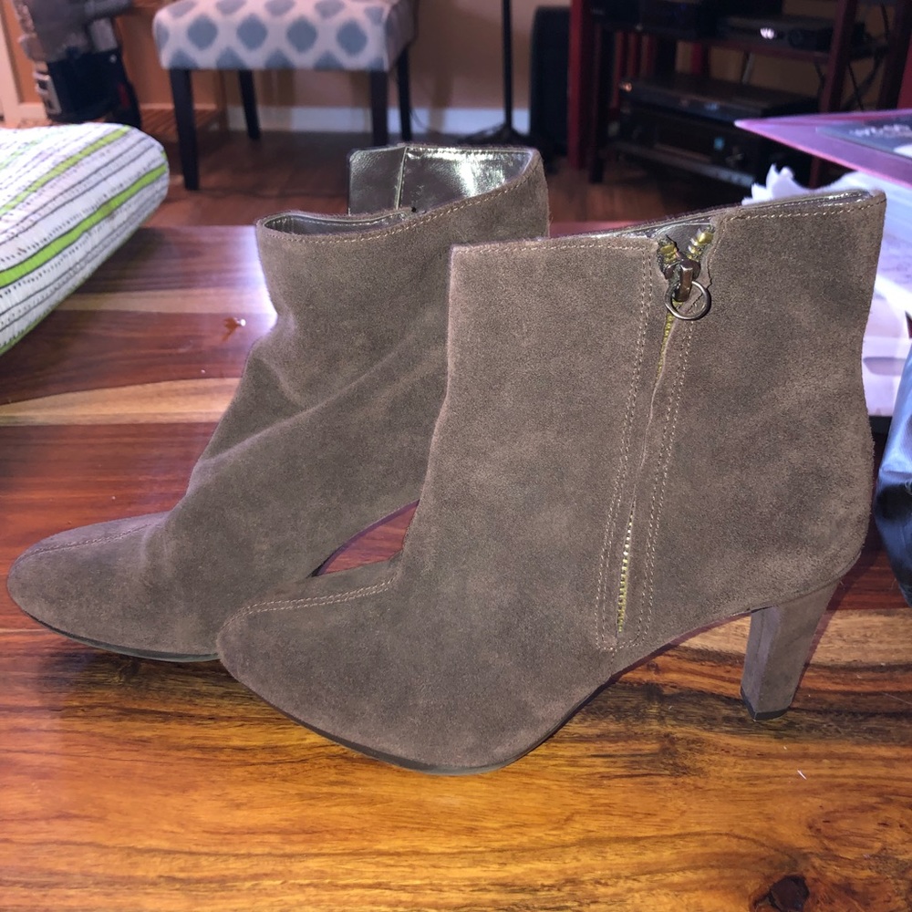 Heeled booties - Picture 1 of 3